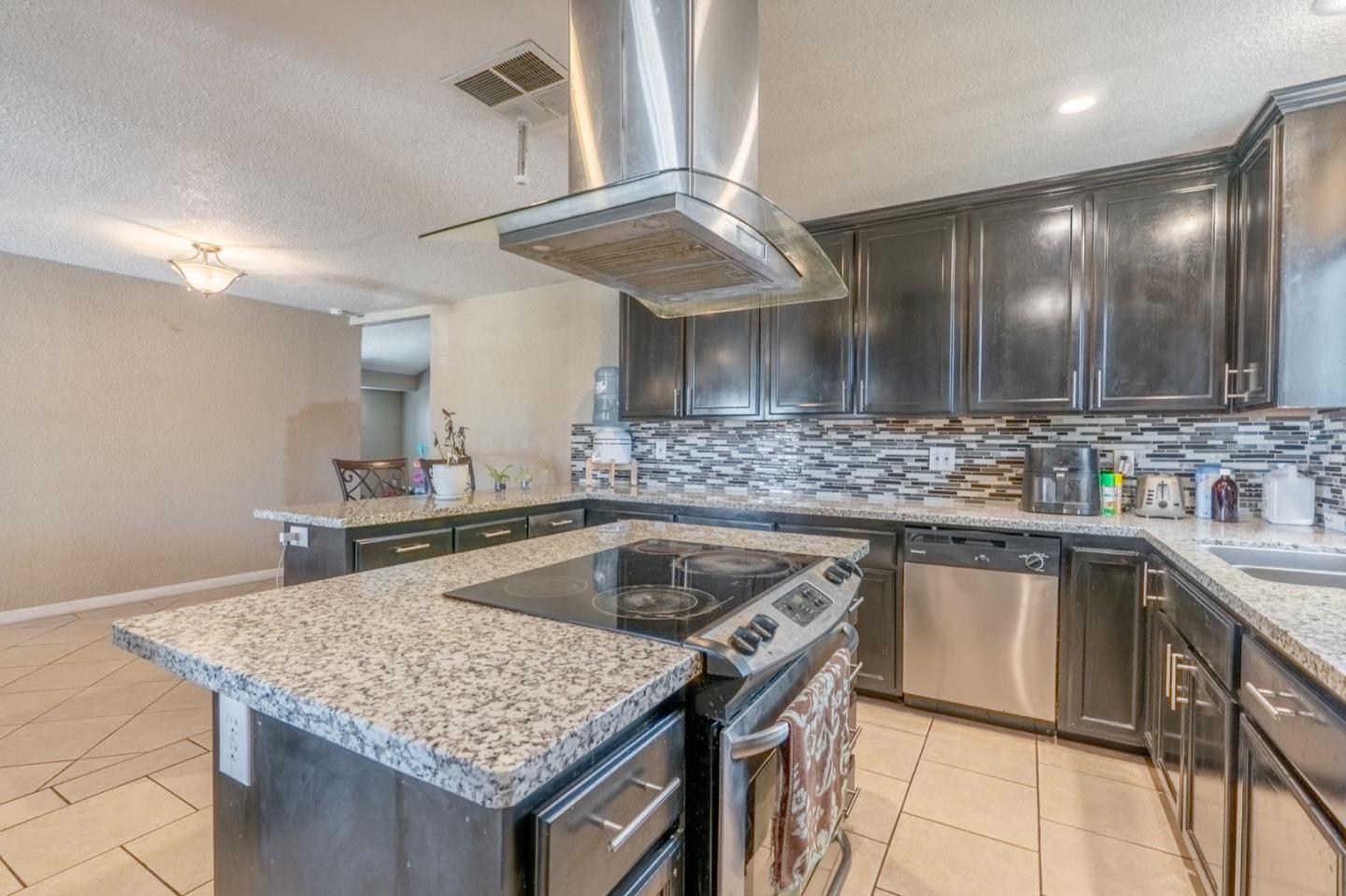 Detail Gallery Image 9 of 25 For 3600 Spruce Ave, Ceres,  CA 95307 - 4 Beds | 2/1 Baths