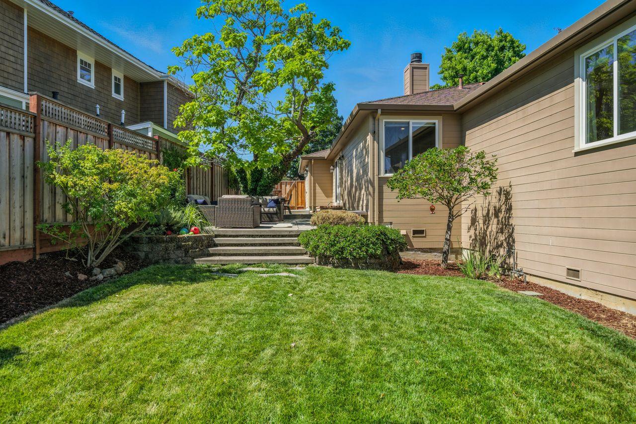 Detail Gallery Image 3 of 59 For 3 Northview Way, Redwood City,  CA 94062 - 3 Beds | 2 Baths