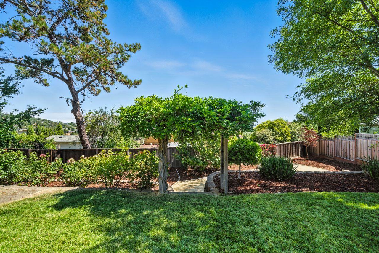 Detail Gallery Image 30 of 59 For 3 Northview Way, Redwood City,  CA 94062 - 3 Beds | 2 Baths