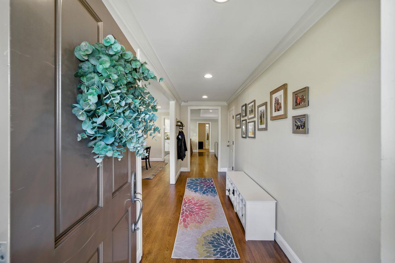 Detail Gallery Image 5 of 59 For 3 Northview Way, Redwood City,  CA 94062 - 3 Beds | 2 Baths