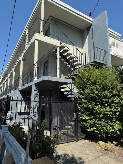Detail Gallery Image 2 of 12 For 467 Clinton St #10,  Redwood City,  CA 94062 - 2 Beds | 1 Baths