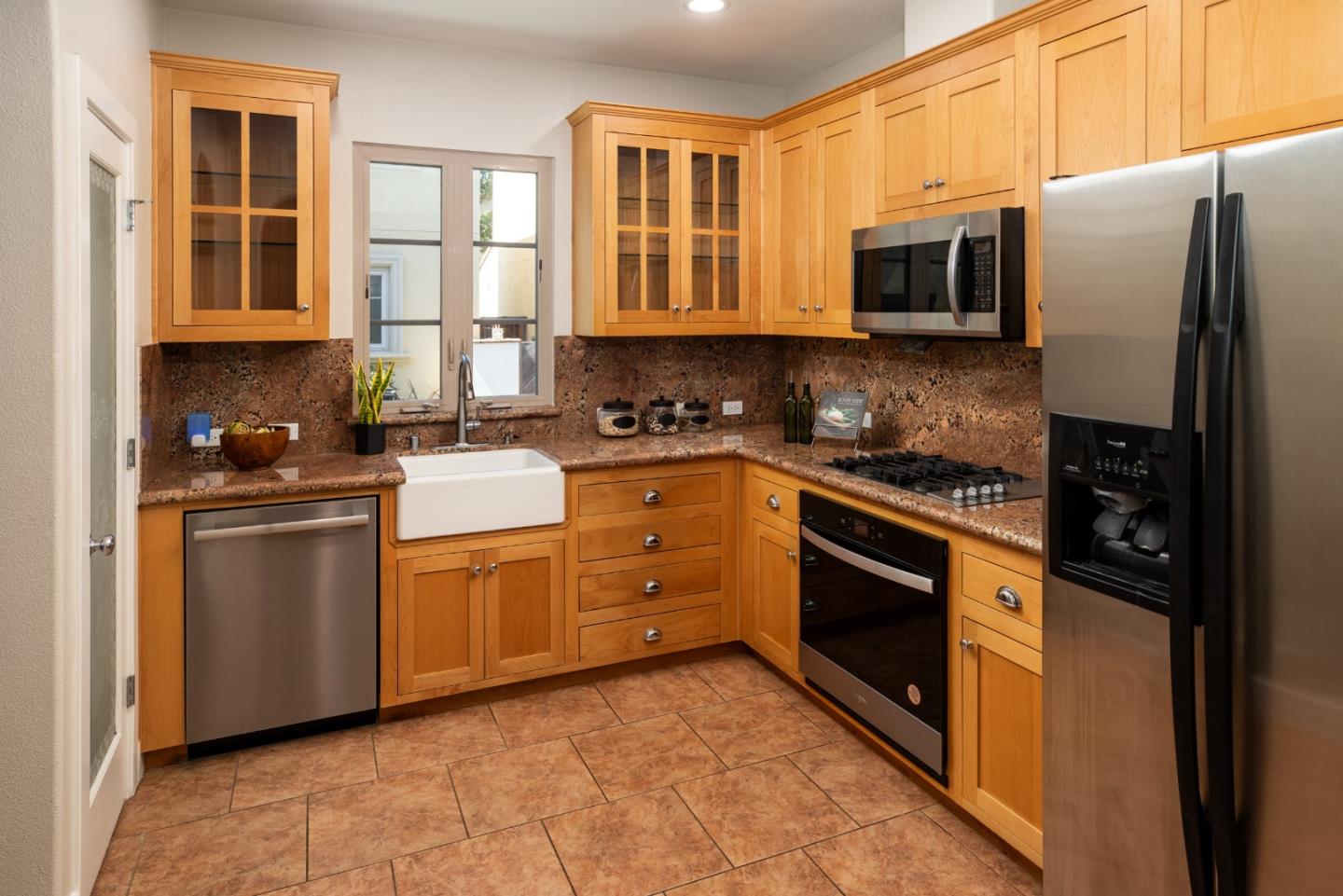 Detail Gallery Image 10 of 25 For 1246 Dahlia Loop, San Jose,  CA 95126 - 3 Beds | 2/1 Baths