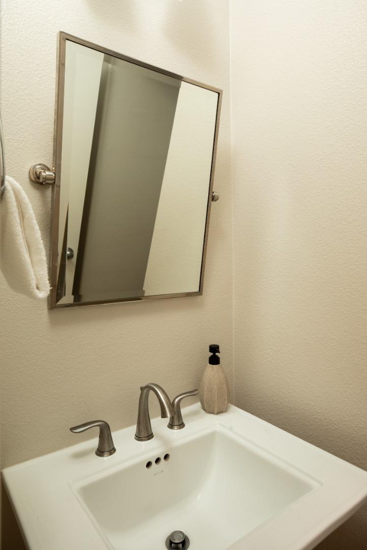 Detail Gallery Image 12 of 25 For 1246 Dahlia Loop, San Jose,  CA 95126 - 3 Beds | 2/1 Baths