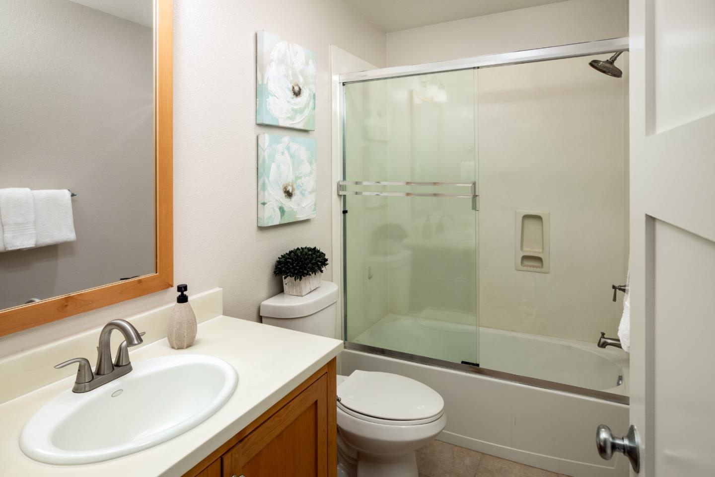 Detail Gallery Image 17 of 25 For 1246 Dahlia Loop, San Jose,  CA 95126 - 3 Beds | 2/1 Baths