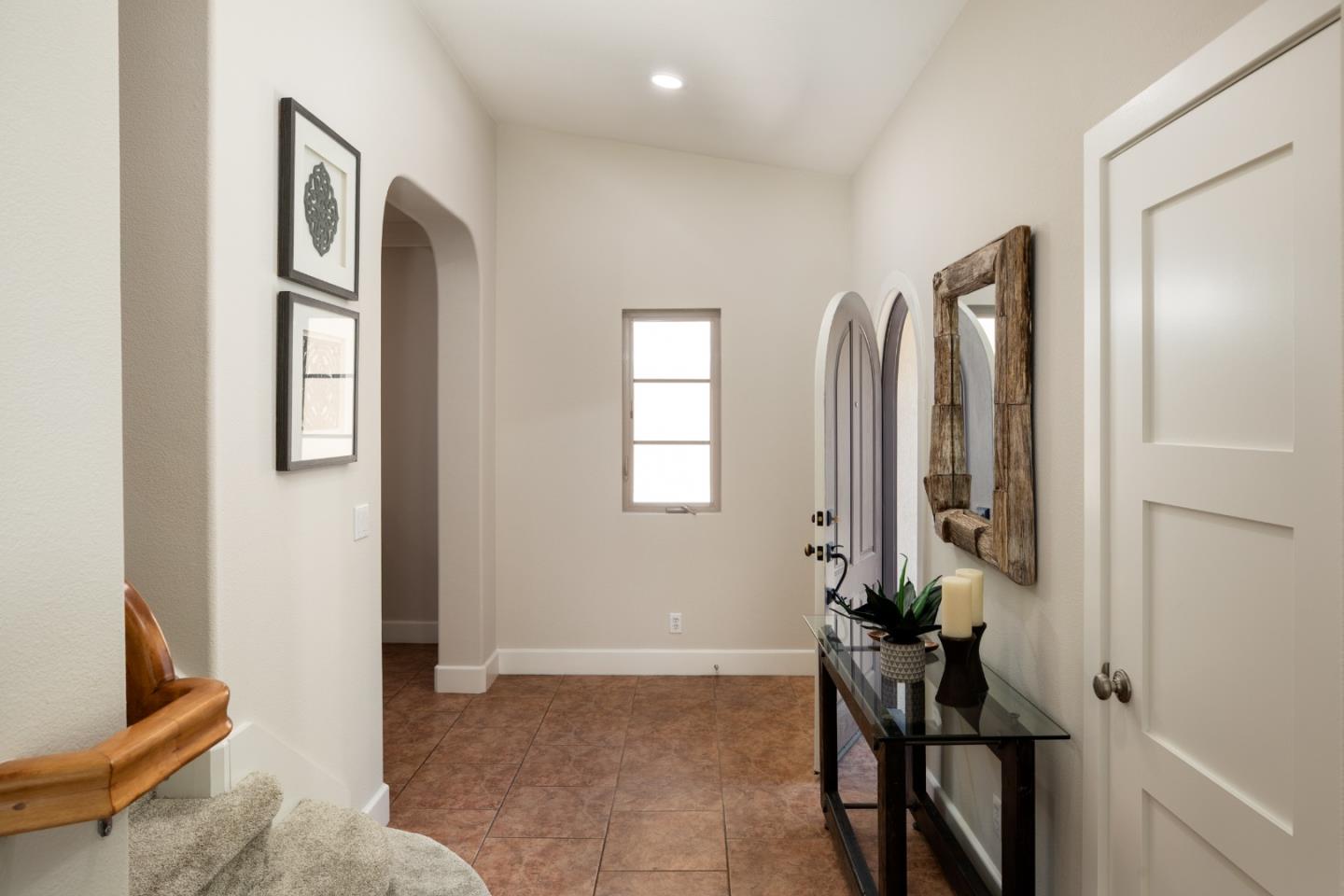 Detail Gallery Image 5 of 25 For 1246 Dahlia Loop, San Jose,  CA 95126 - 3 Beds | 2/1 Baths