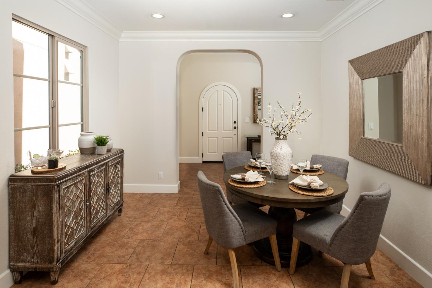 Detail Gallery Image 8 of 25 For 1246 Dahlia Loop, San Jose,  CA 95126 - 3 Beds | 2/1 Baths