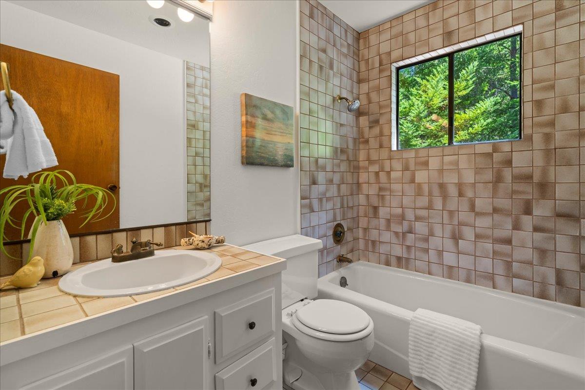 Detail Gallery Image 13 of 26 For 13770 Madrone Pl, Los Gatos,  CA 95033 - 3 Beds | 2 Baths
