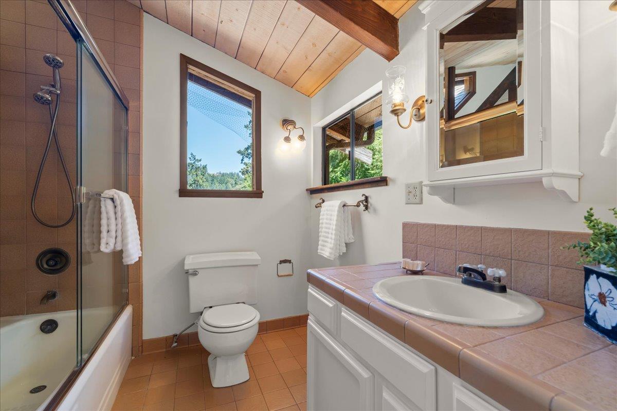 Detail Gallery Image 18 of 26 For 13770 Madrone Pl, Los Gatos,  CA 95033 - 3 Beds | 2 Baths