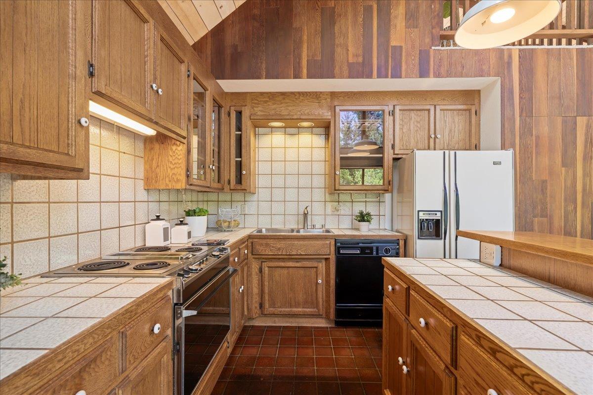 Detail Gallery Image 7 of 26 For 13770 Madrone Pl, Los Gatos,  CA 95033 - 3 Beds | 2 Baths