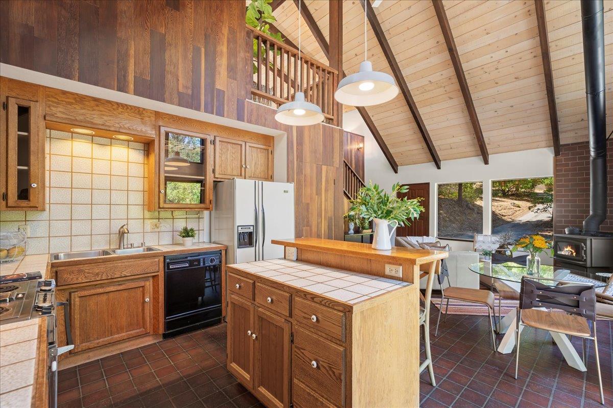 Detail Gallery Image 9 of 26 For 13770 Madrone Pl, Los Gatos,  CA 95033 - 3 Beds | 2 Baths