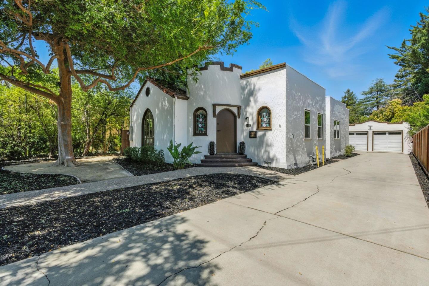 Detail Gallery Image 1 of 41 For 1165 Clinton St, Redwood City,  CA 94061 - 3 Beds | 2 Baths