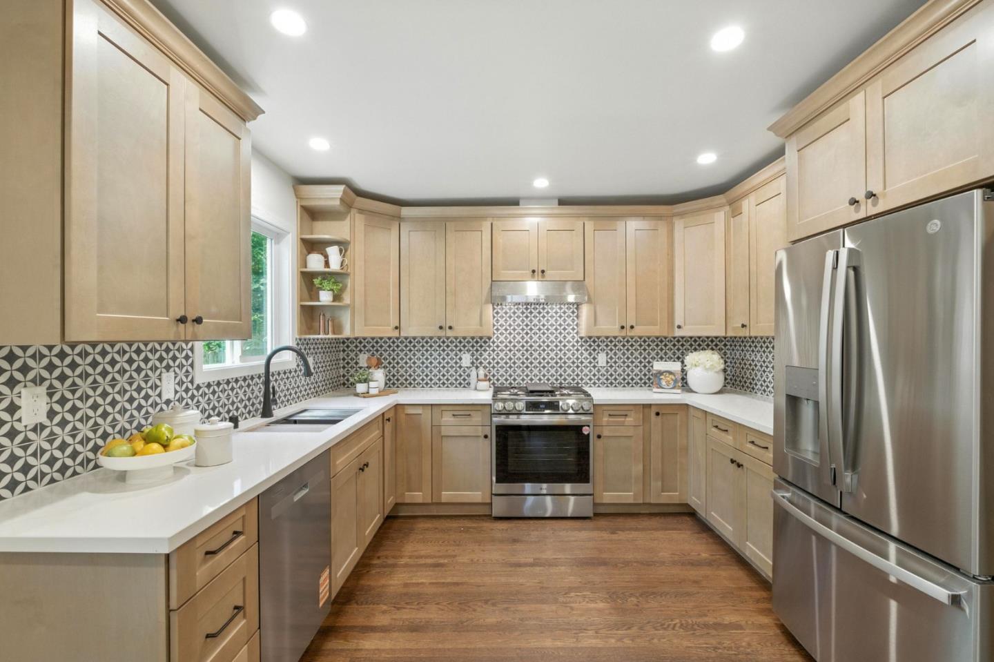 Detail Gallery Image 15 of 41 For 1165 Clinton St, Redwood City,  CA 94061 - 3 Beds | 2 Baths