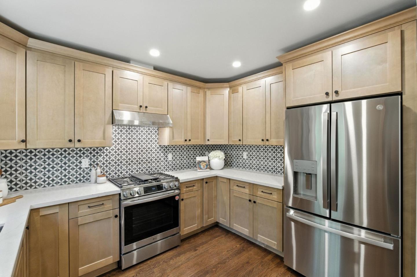 Detail Gallery Image 17 of 41 For 1165 Clinton St, Redwood City,  CA 94061 - 3 Beds | 2 Baths