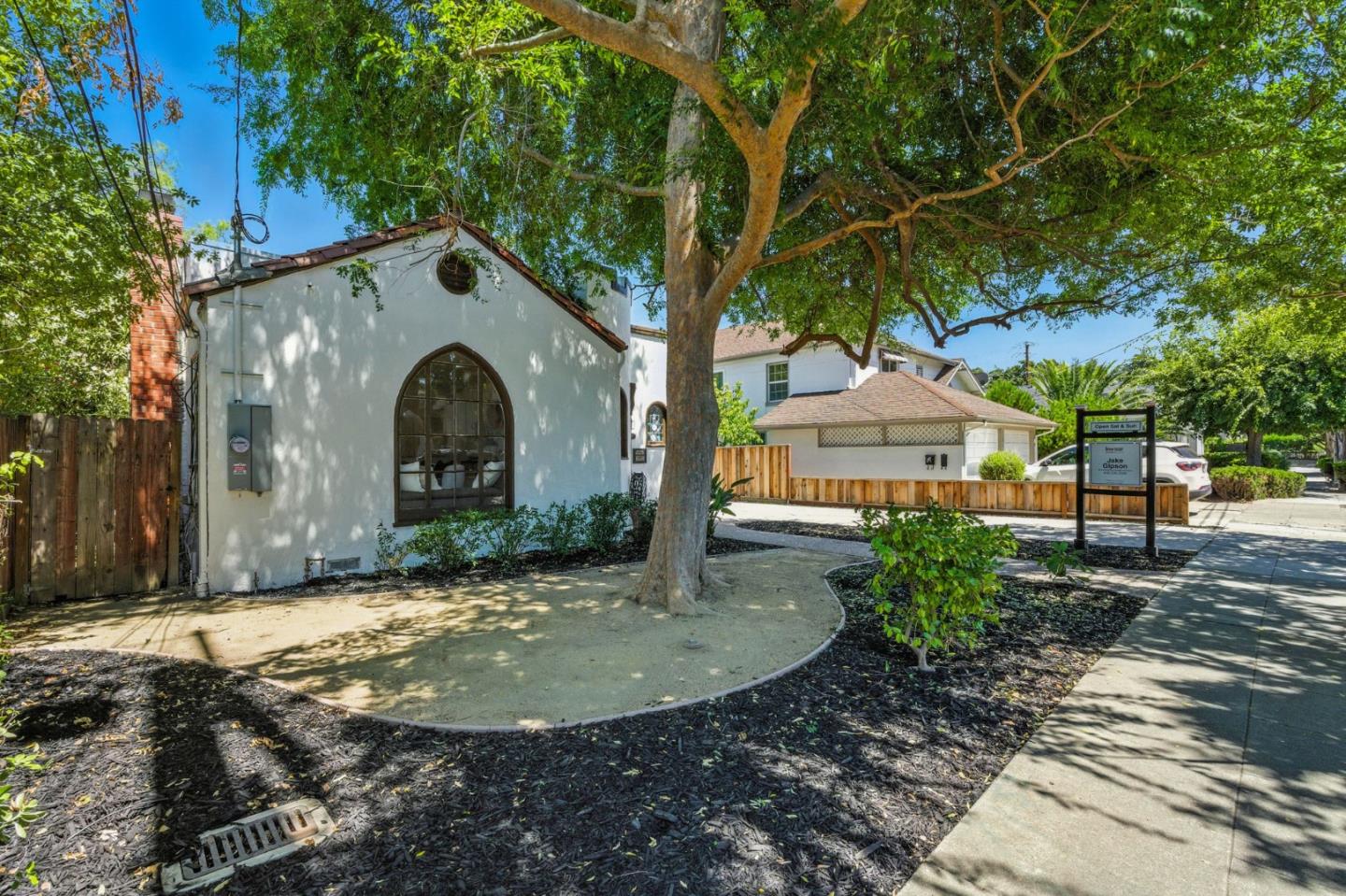 Detail Gallery Image 2 of 41 For 1165 Clinton St, Redwood City,  CA 94061 - 3 Beds | 2 Baths