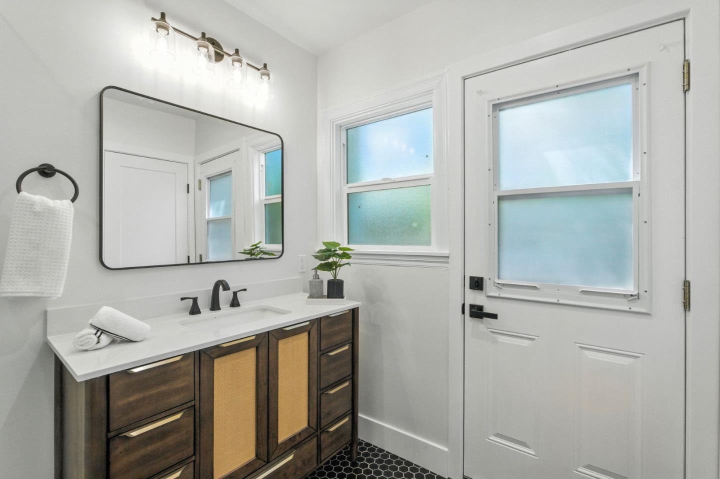 Detail Gallery Image 34 of 41 For 1165 Clinton St, Redwood City,  CA 94061 - 3 Beds | 2 Baths