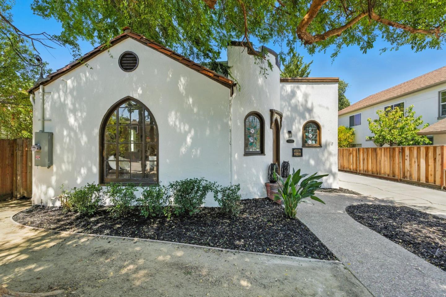 Detail Gallery Image 4 of 41 For 1165 Clinton St, Redwood City,  CA 94061 - 3 Beds | 2 Baths