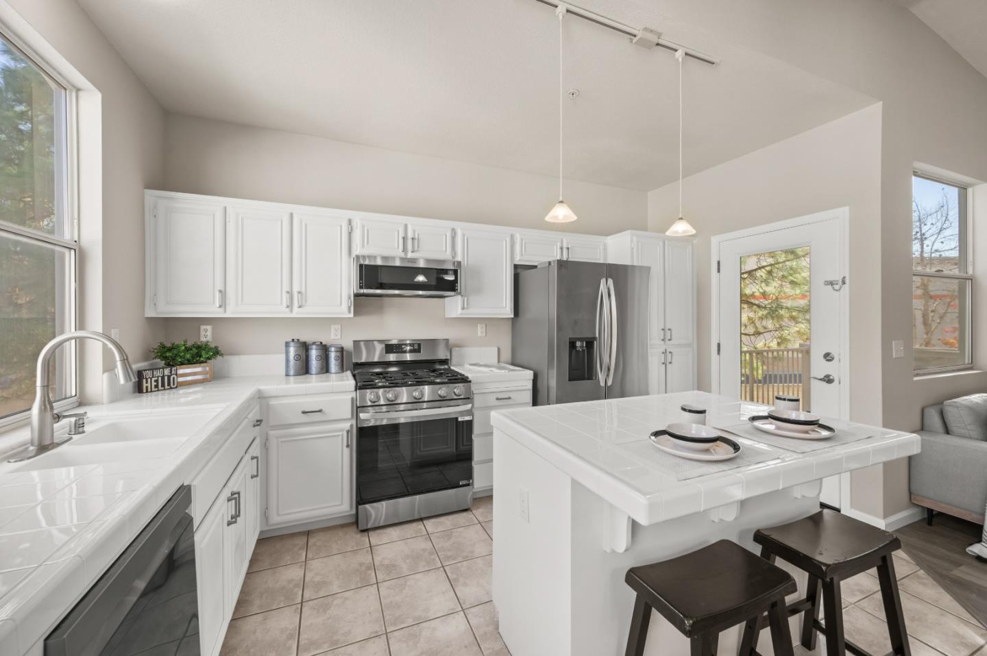 Detail Gallery Image 11 of 45 For 3349 Midtown Pl, San Jose,  CA 95136 - 2 Beds | 2 Baths