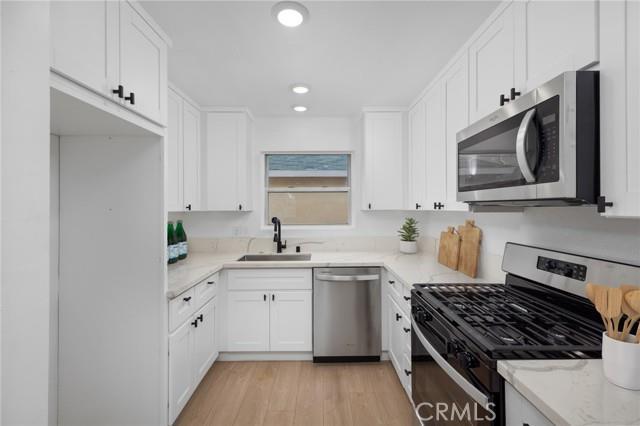 Detail Gallery Image 5 of 17 For 2627 W Vernon Ave, Los Angeles,  CA 90008 - 3 Beds | 3 Baths