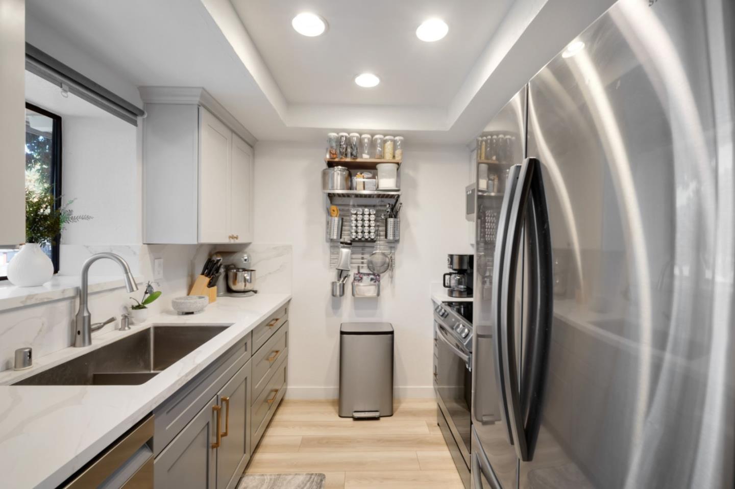 Detail Gallery Image 3 of 31 For 3054 Shadow Springs Pl, San Jose,  CA 95121 - 2 Beds | 1 Baths
