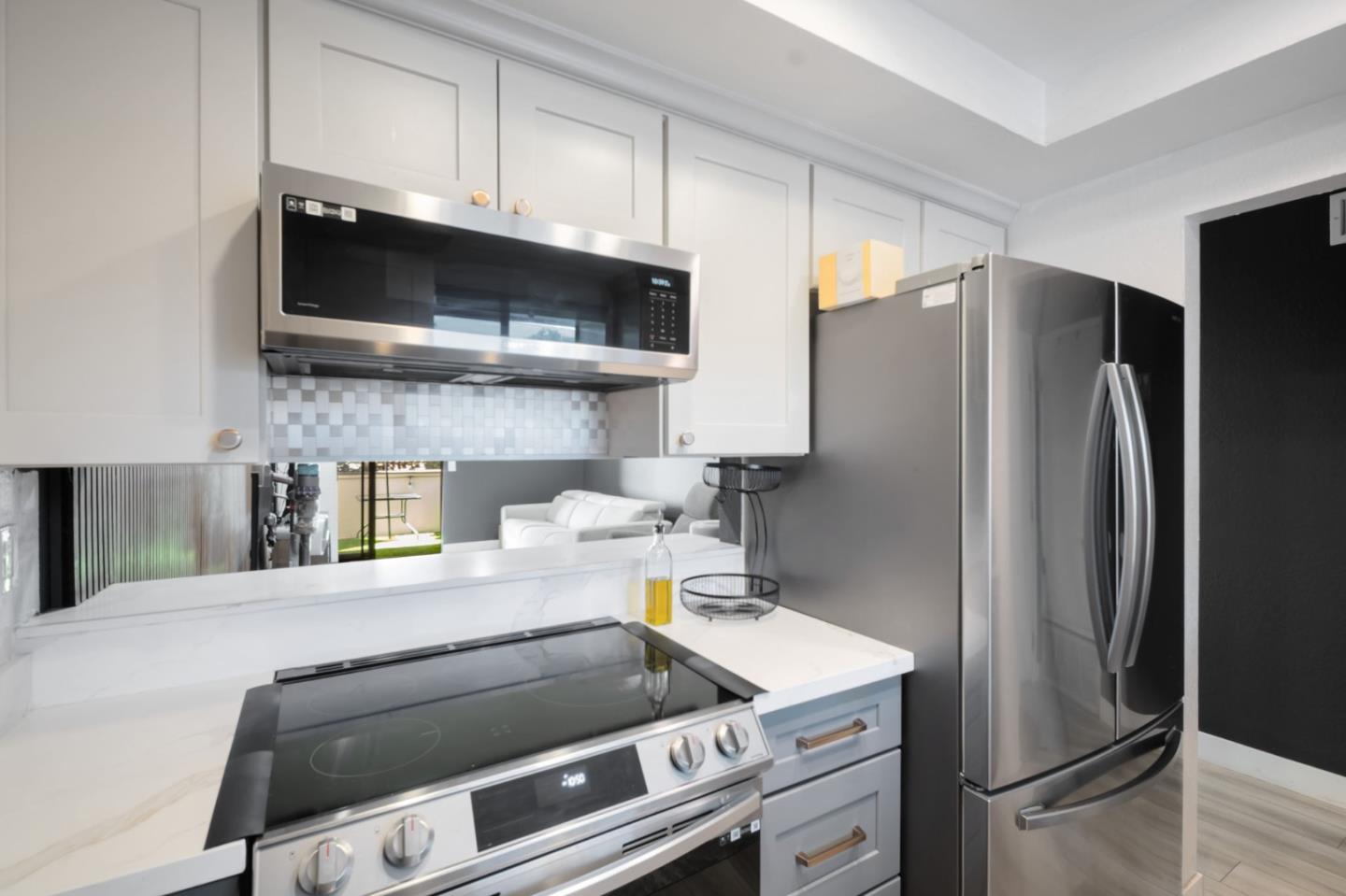 Detail Gallery Image 5 of 31 For 3054 Shadow Springs Pl, San Jose,  CA 95121 - 2 Beds | 1 Baths