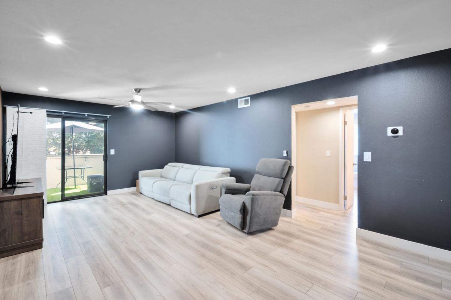 Detail Gallery Image 6 of 31 For 3054 Shadow Springs Pl, San Jose,  CA 95121 - 2 Beds | 1 Baths