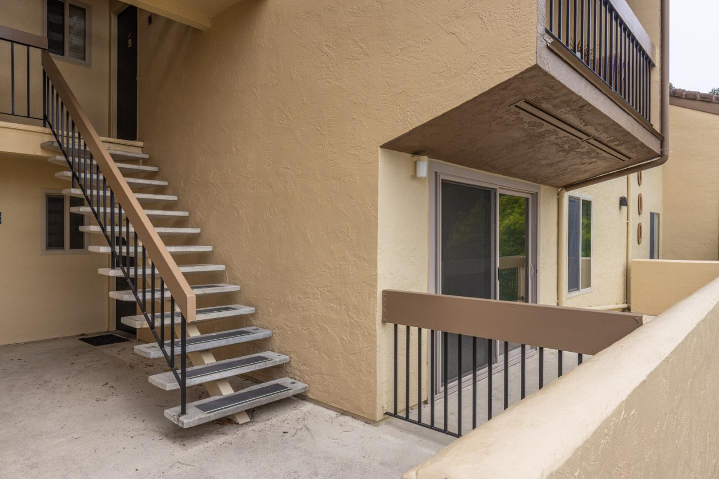 Detail Gallery Image 4 of 16 For 3104 Golden Oaks Ln, Monterey,  CA 93940 - 1 Beds | 1 Baths