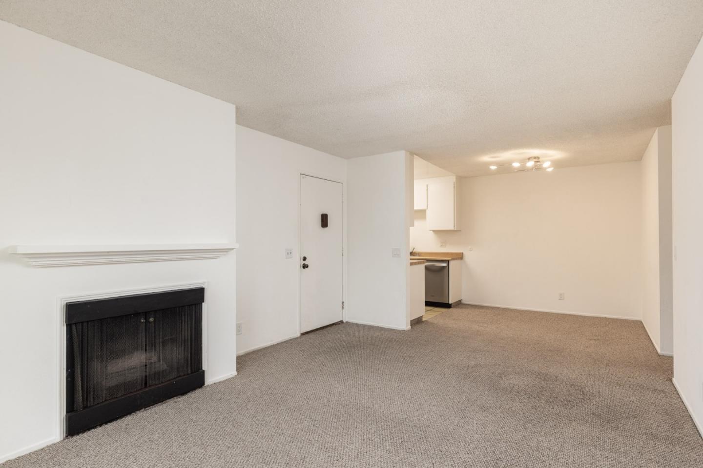 Detail Gallery Image 8 of 16 For 3104 Golden Oaks Ln, Monterey,  CA 93940 - 1 Beds | 1 Baths