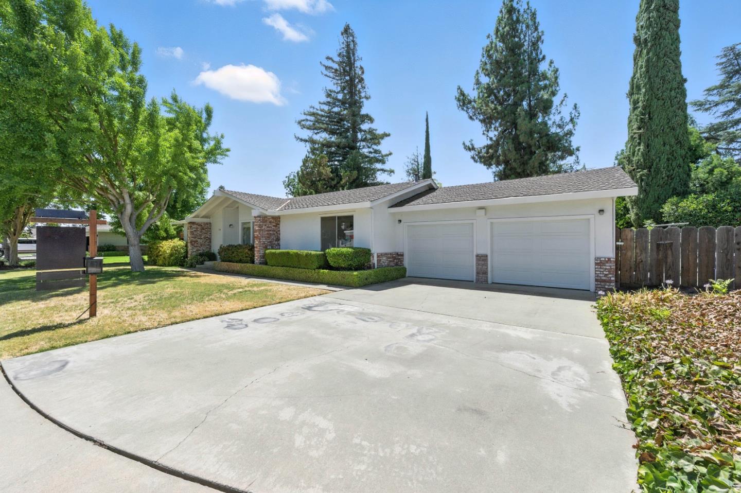 Detail Gallery Image 4 of 49 For 2201 Carleton Dr, Turlock,  CA 95382 - 3 Beds | 2 Baths