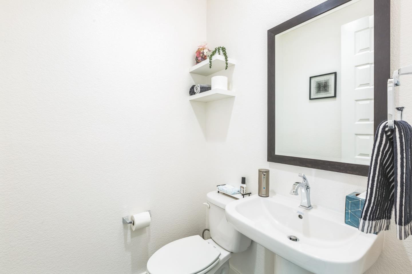 Detail Gallery Image 14 of 26 For 7110 Calistoga Ln, Dublin,  CA 94568 - 4 Beds | 3/1 Baths