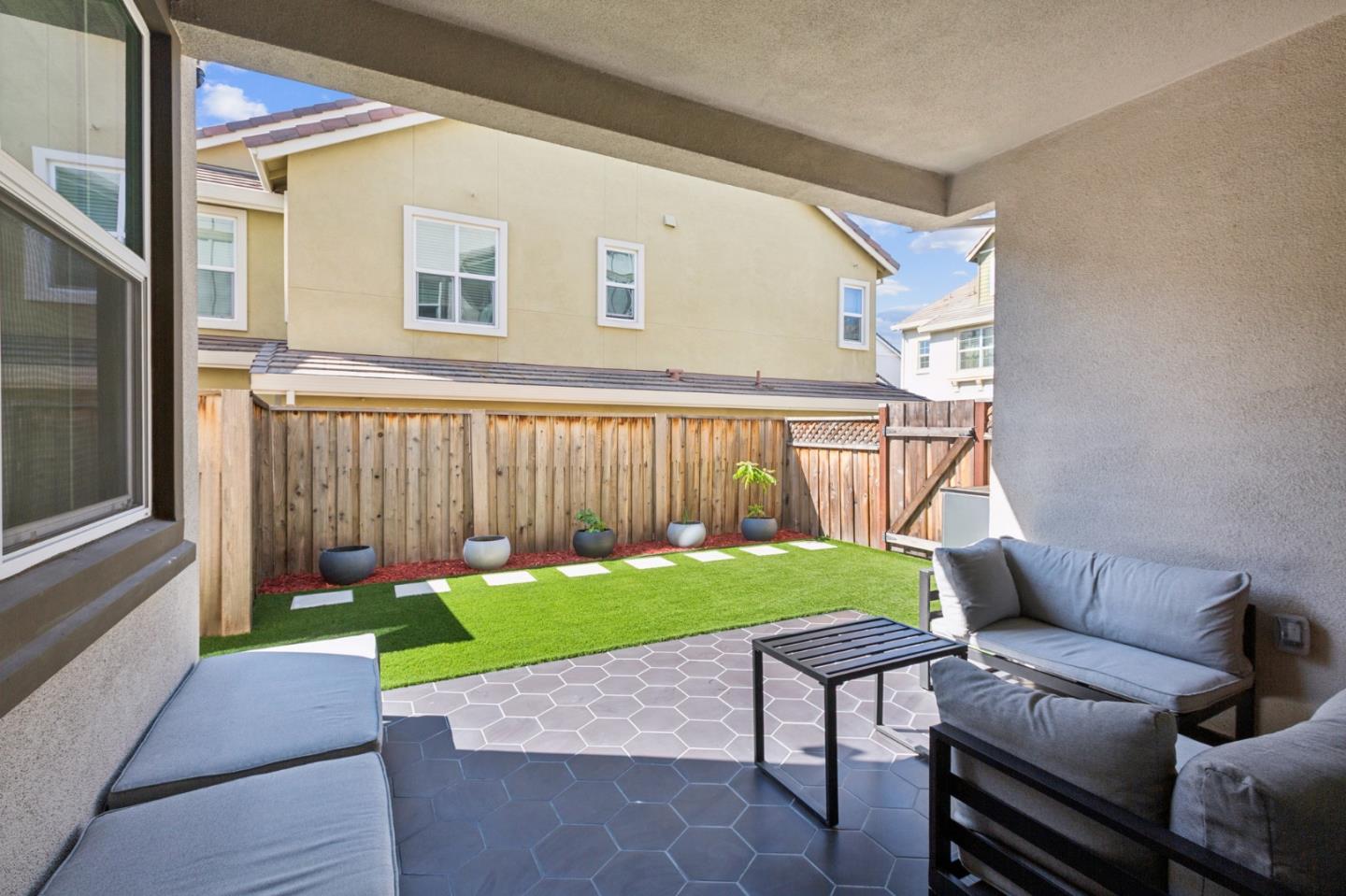 Detail Gallery Image 17 of 26 For 7110 Calistoga Ln, Dublin,  CA 94568 - 4 Beds | 3/1 Baths