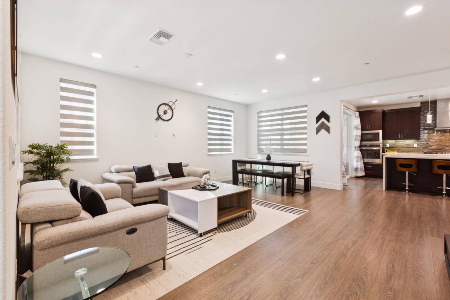 Detail Gallery Image 4 of 26 For 7110 Calistoga Ln, Dublin,  CA 94568 - 4 Beds | 3/1 Baths