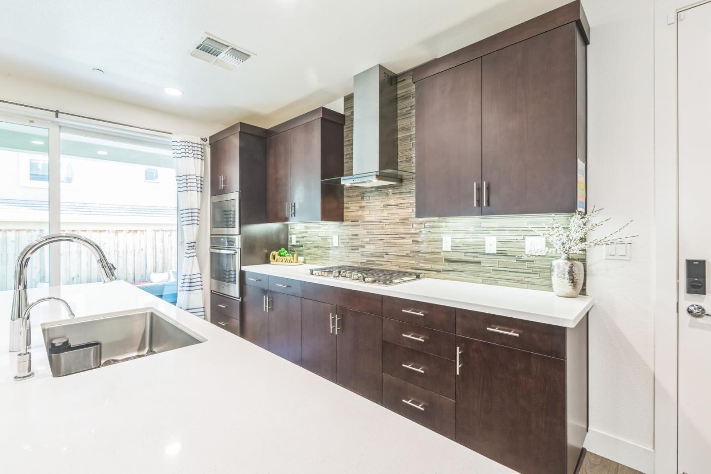Detail Gallery Image 6 of 26 For 7110 Calistoga Ln, Dublin,  CA 94568 - 4 Beds | 3/1 Baths