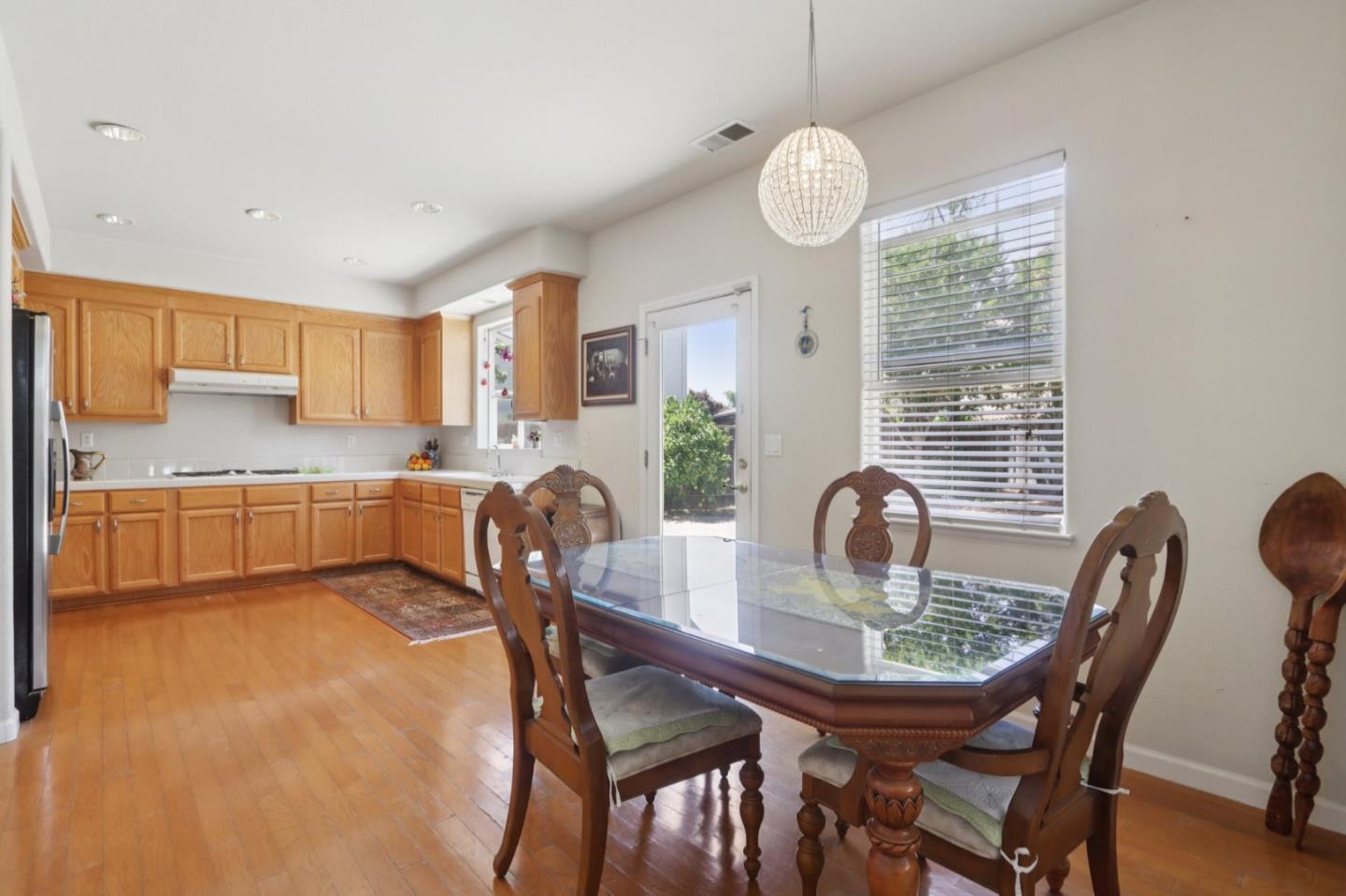 Detail Gallery Image 10 of 33 For 540 Lavender Way, Hollister,  CA 95023 - 4 Beds | 2/1 Baths