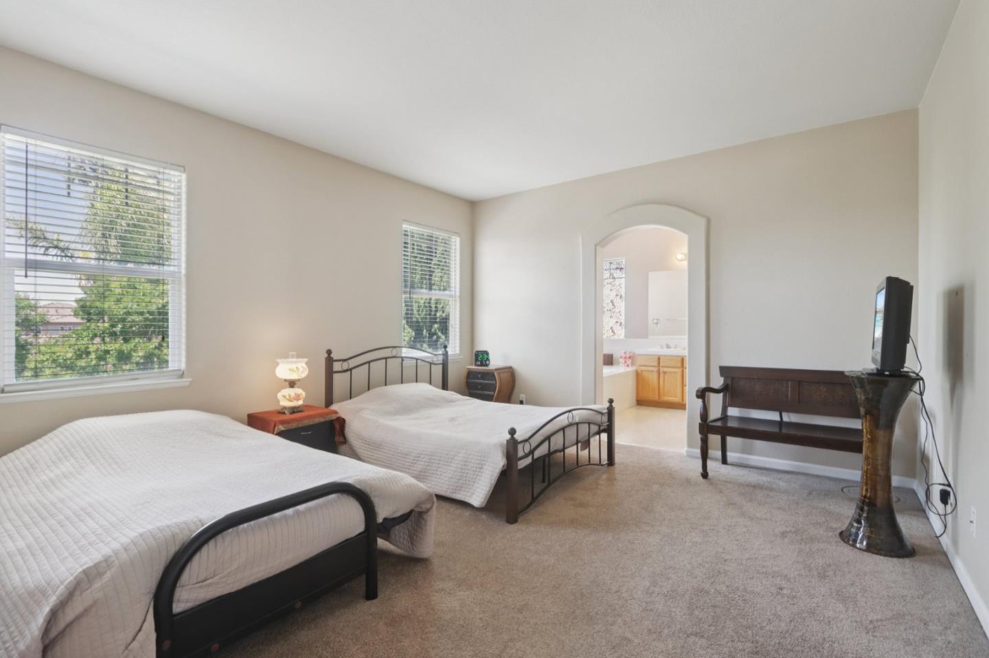 Detail Gallery Image 16 of 33 For 540 Lavender Way, Hollister,  CA 95023 - 4 Beds | 2/1 Baths