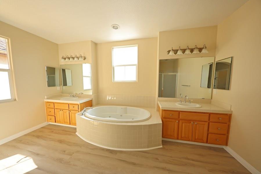 Detail Gallery Image 10 of 18 For 1336 Cassino Way, Salinas,  CA 93905 - 5 Beds | 3 Baths
