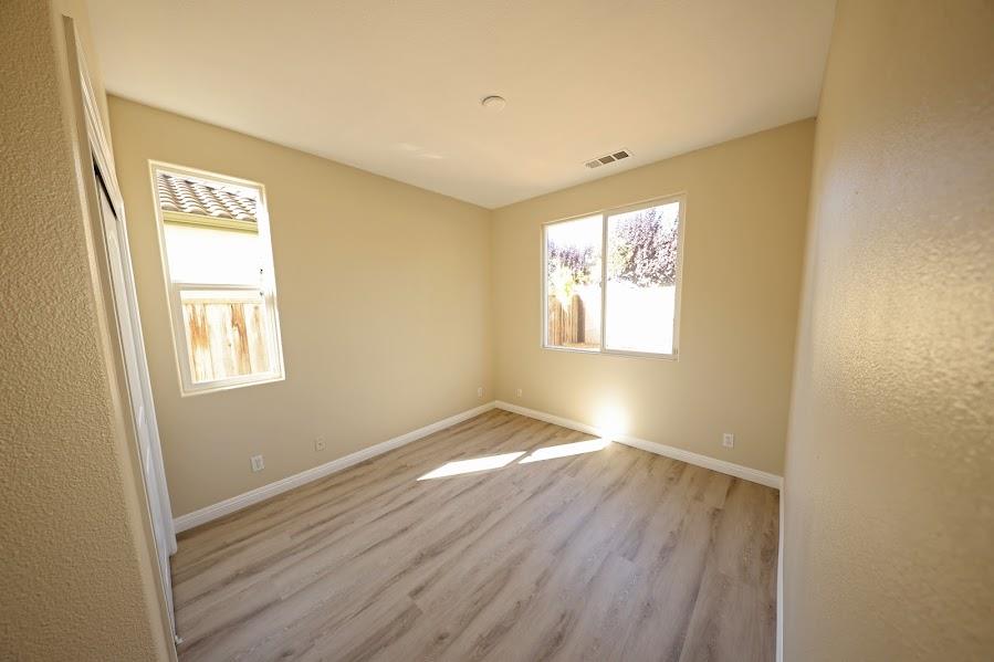 Detail Gallery Image 12 of 18 For 1336 Cassino Way, Salinas,  CA 93905 - 5 Beds | 3 Baths