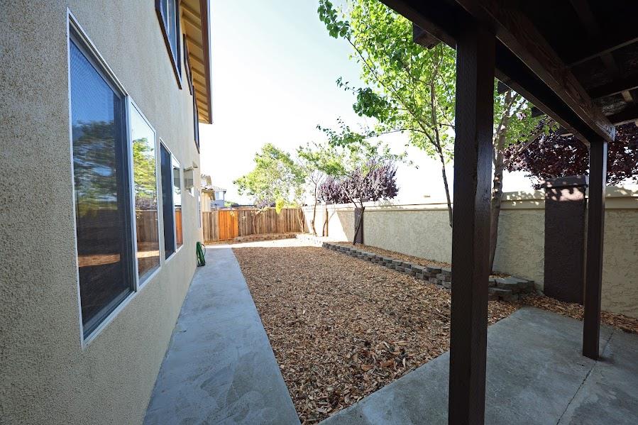 Detail Gallery Image 13 of 18 For 1336 Cassino Way, Salinas,  CA 93905 - 5 Beds | 3 Baths