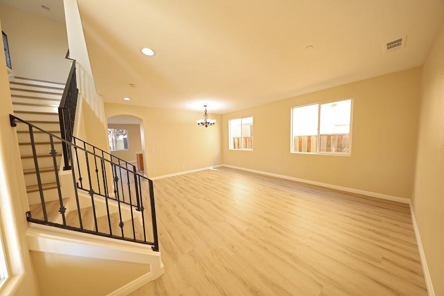 Detail Gallery Image 3 of 18 For 1336 Cassino Way, Salinas,  CA 93905 - 5 Beds | 3 Baths