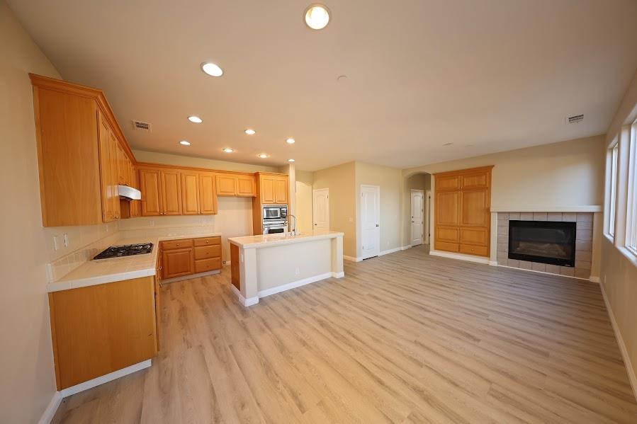 Detail Gallery Image 7 of 18 For 1336 Cassino Way, Salinas,  CA 93905 - 5 Beds | 3 Baths