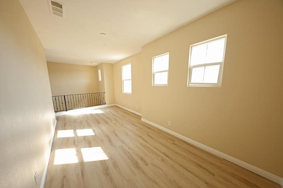 Detail Gallery Image 8 of 18 For 1336 Cassino Way, Salinas,  CA 93905 - 5 Beds | 3 Baths