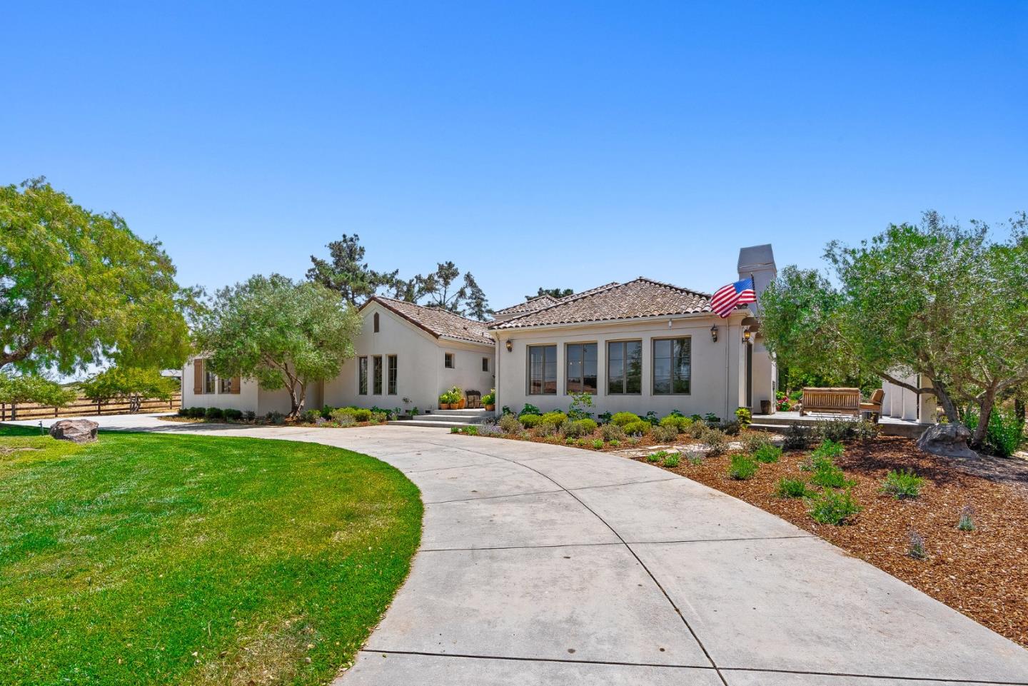 Detail Gallery Image 4 of 63 For 432 River Rd, Salinas,  CA 93908 - 4 Beds | 4/1 Baths