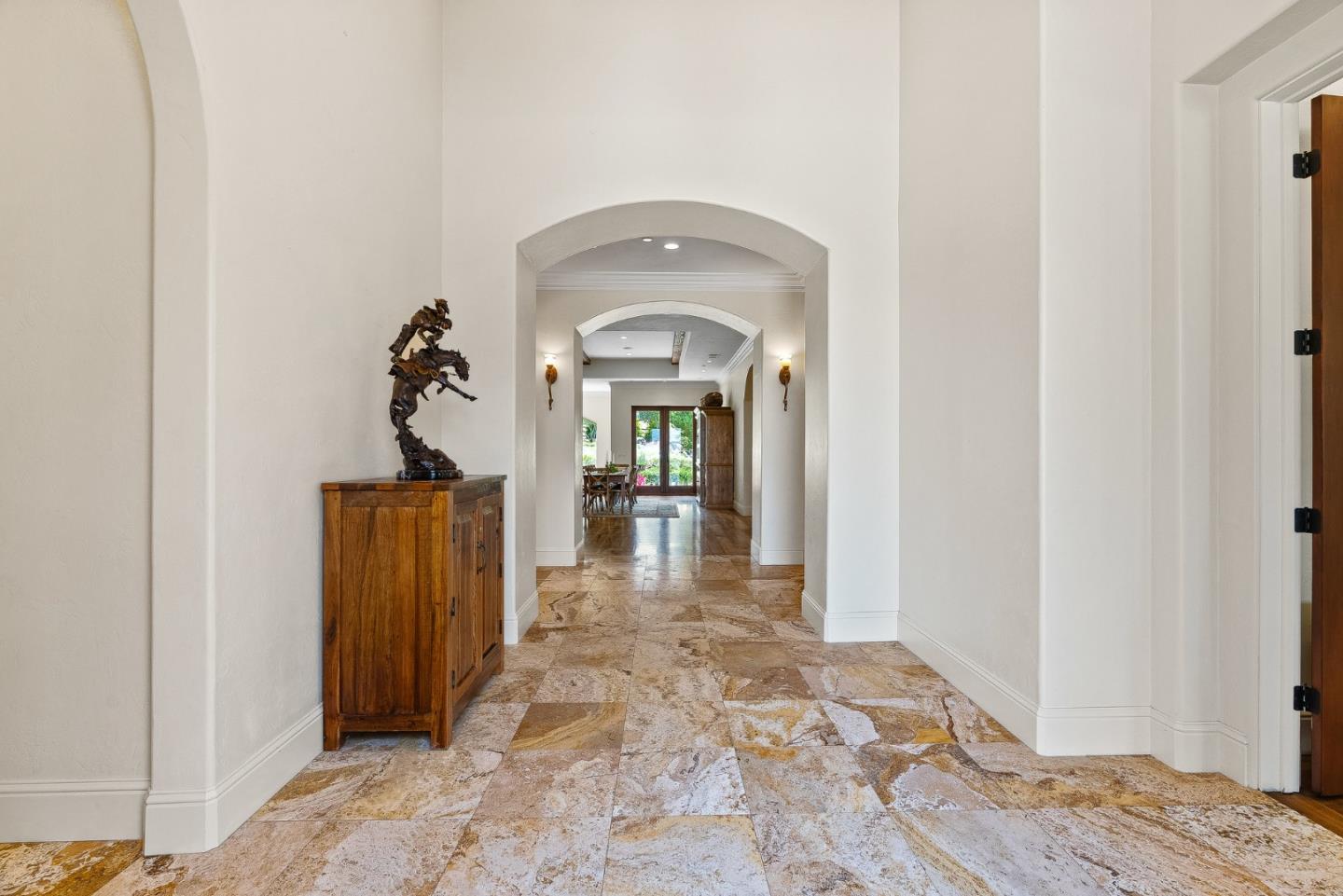 Detail Gallery Image 8 of 63 For 432 River Rd, Salinas,  CA 93908 - 4 Beds | 4/1 Baths