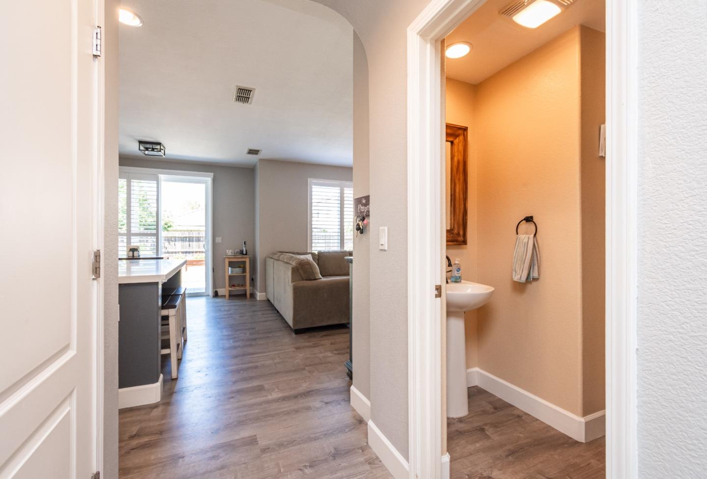 Detail Gallery Image 8 of 45 For 3417 River Shoal Ave, Sacramento,  CA 95833 - 4 Beds | 2/1 Baths