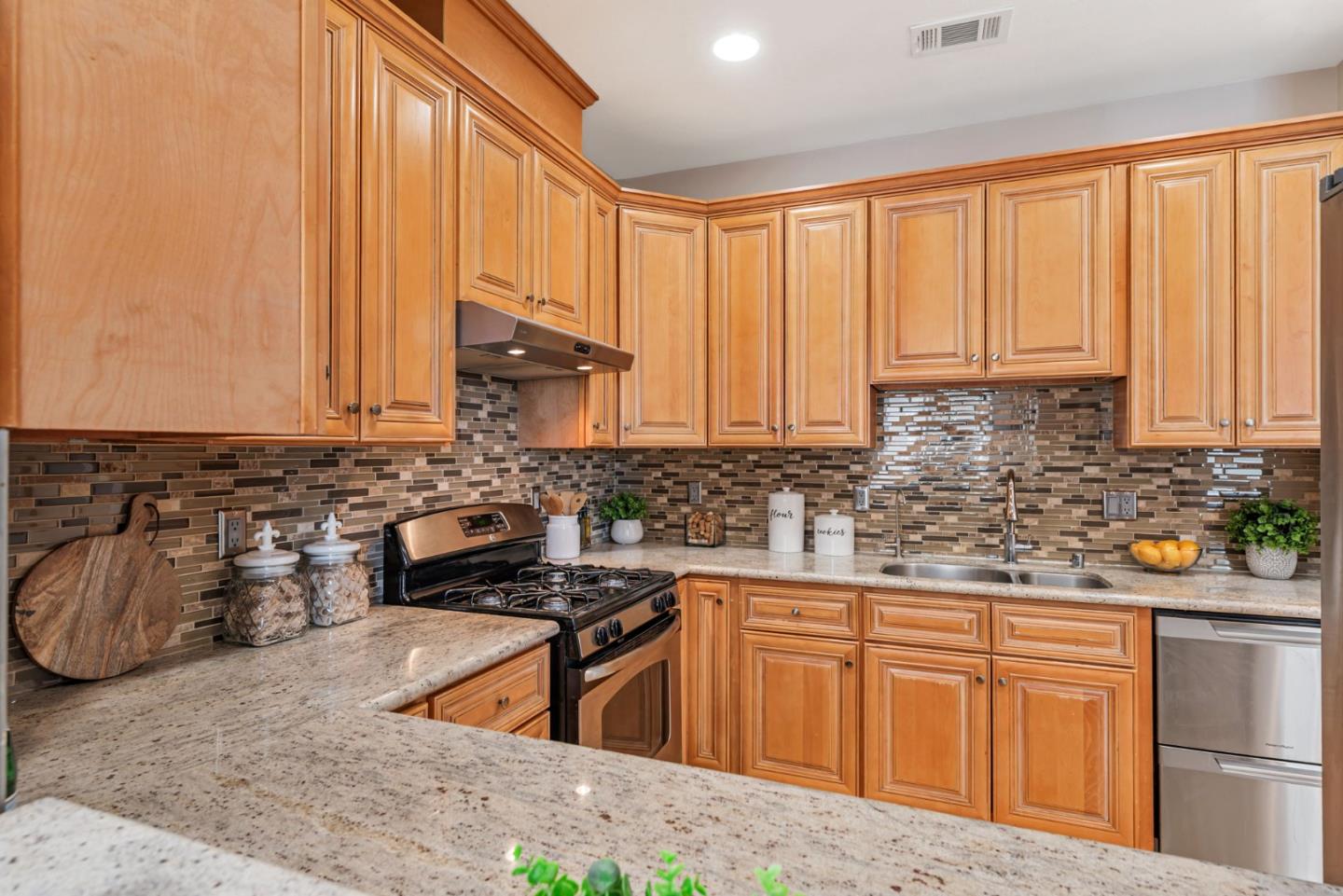 Detail Gallery Image 10 of 29 For 525 Guiti Garden Ct, San Jose,  CA 95136 - 2 Beds | 2/1 Baths