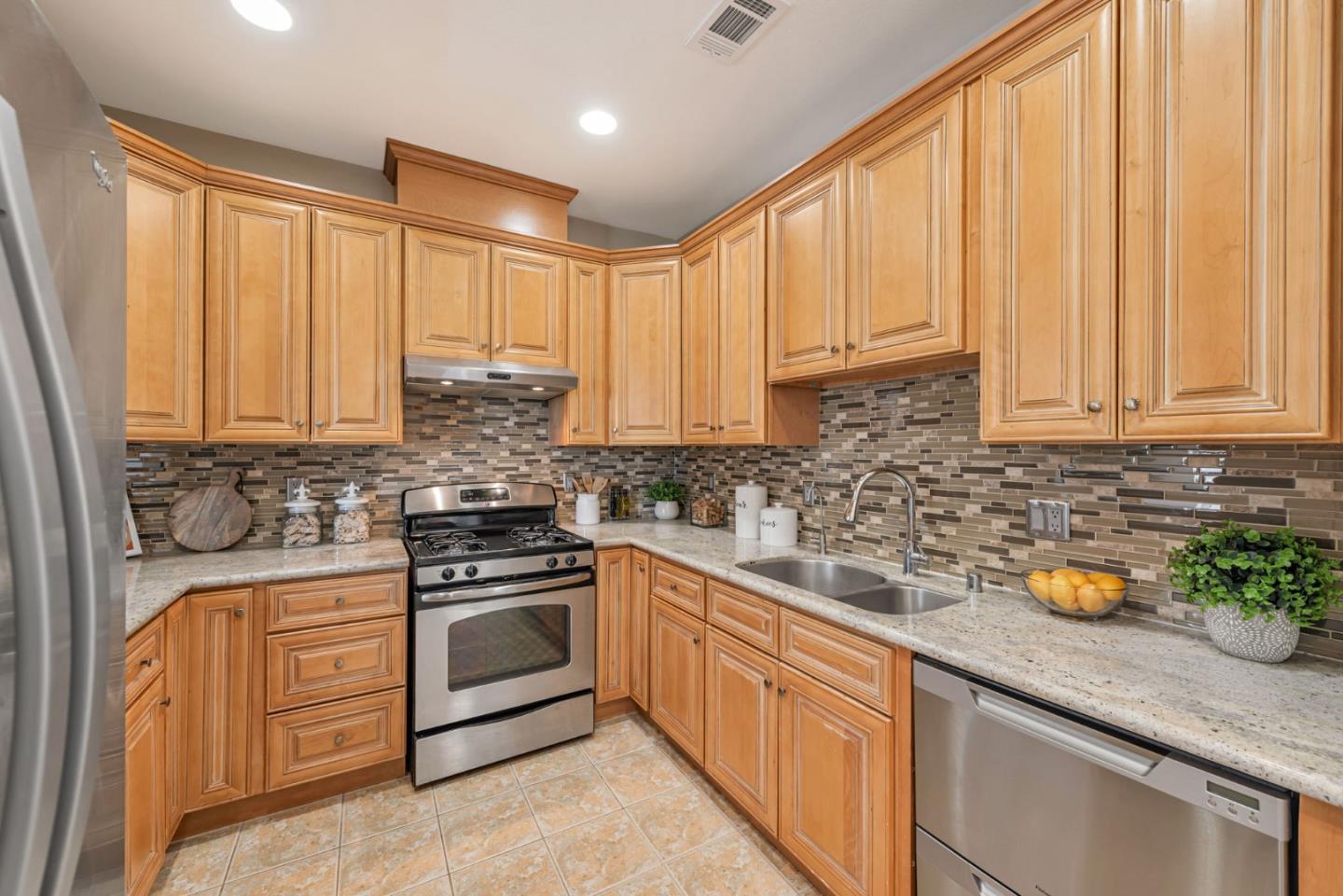 Detail Gallery Image 8 of 29 For 525 Guiti Garden Ct, San Jose,  CA 95136 - 2 Beds | 2/1 Baths