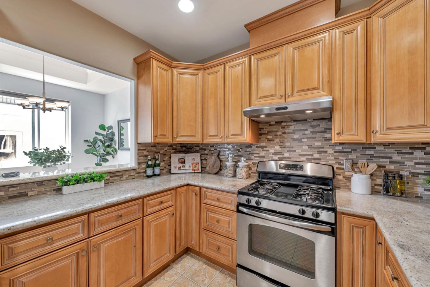Detail Gallery Image 9 of 29 For 525 Guiti Garden Ct, San Jose,  CA 95136 - 2 Beds | 2/1 Baths