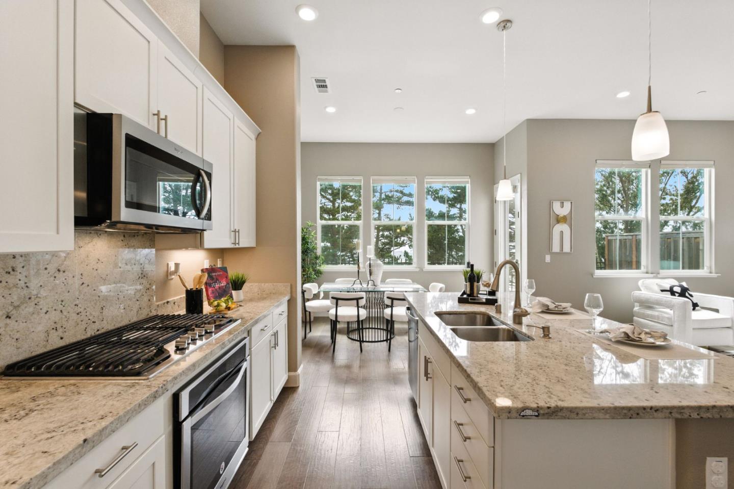 Detail Gallery Image 11 of 47 For 1018 Ocean View Ave, Daly City,  CA 94014 - 4 Beds | 3/1 Baths