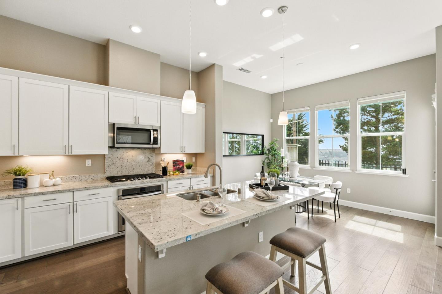 Detail Gallery Image 5 of 47 For 1018 Ocean View Ave, Daly City,  CA 94014 - 4 Beds | 3/1 Baths