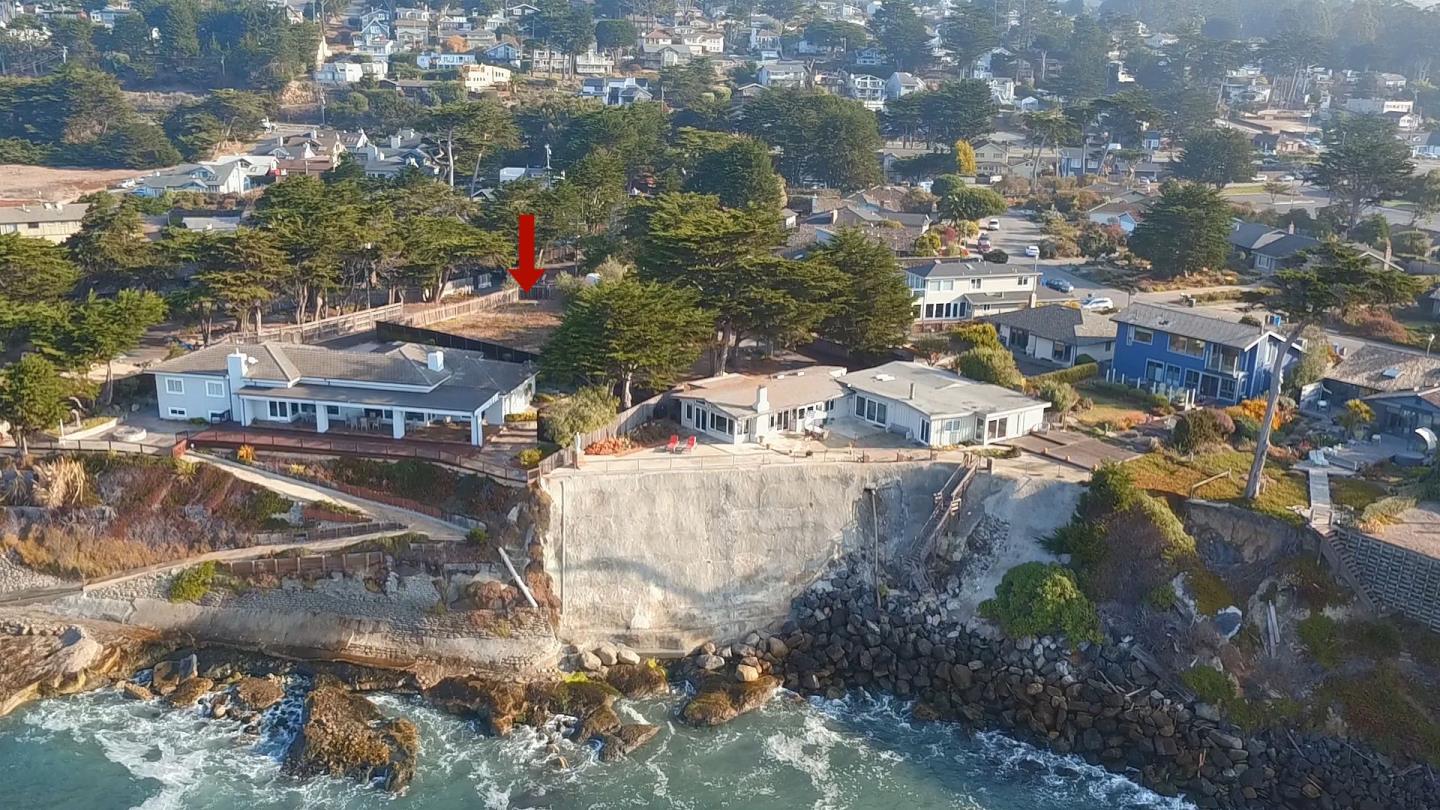 Detail Gallery Image 3 of 9 For 155 Reef Point Rd, Moss Beach,  CA 94038 - 4 Beds | 3/1 Baths