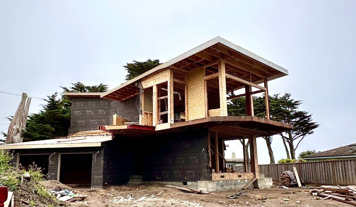 Detail Gallery Image 7 of 9 For 155 Reef Point Rd, Moss Beach,  CA 94038 - 4 Beds | 3/1 Baths